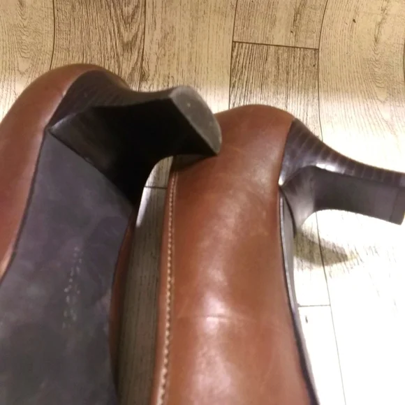 Maripe Brown Leather Pump 8.5 - Picture 7 of 7